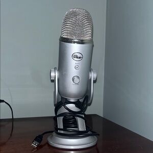 Blue Yeti USB Microphone - silver